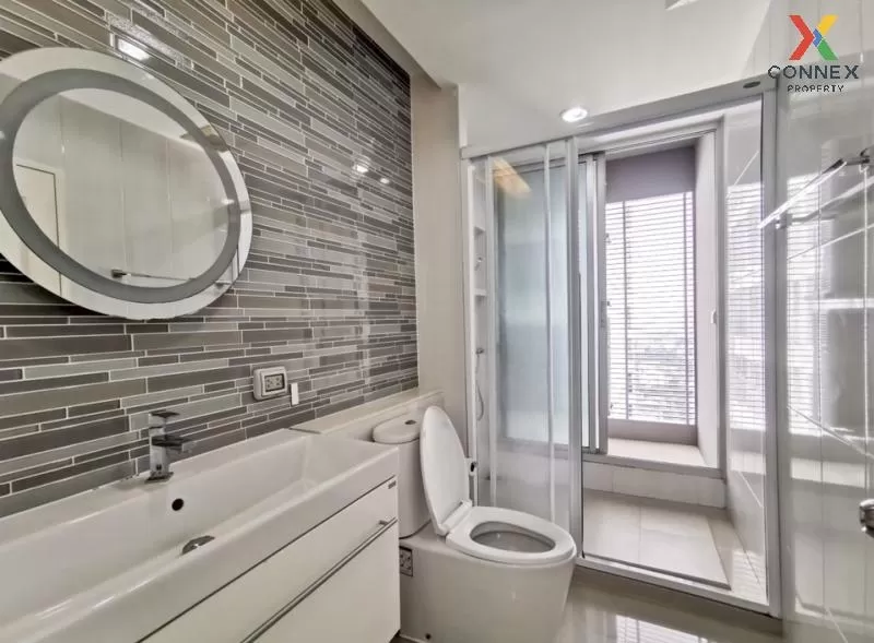 FOR RENT condo , Life @ Ladprao 18 , high floor , corner unit , B