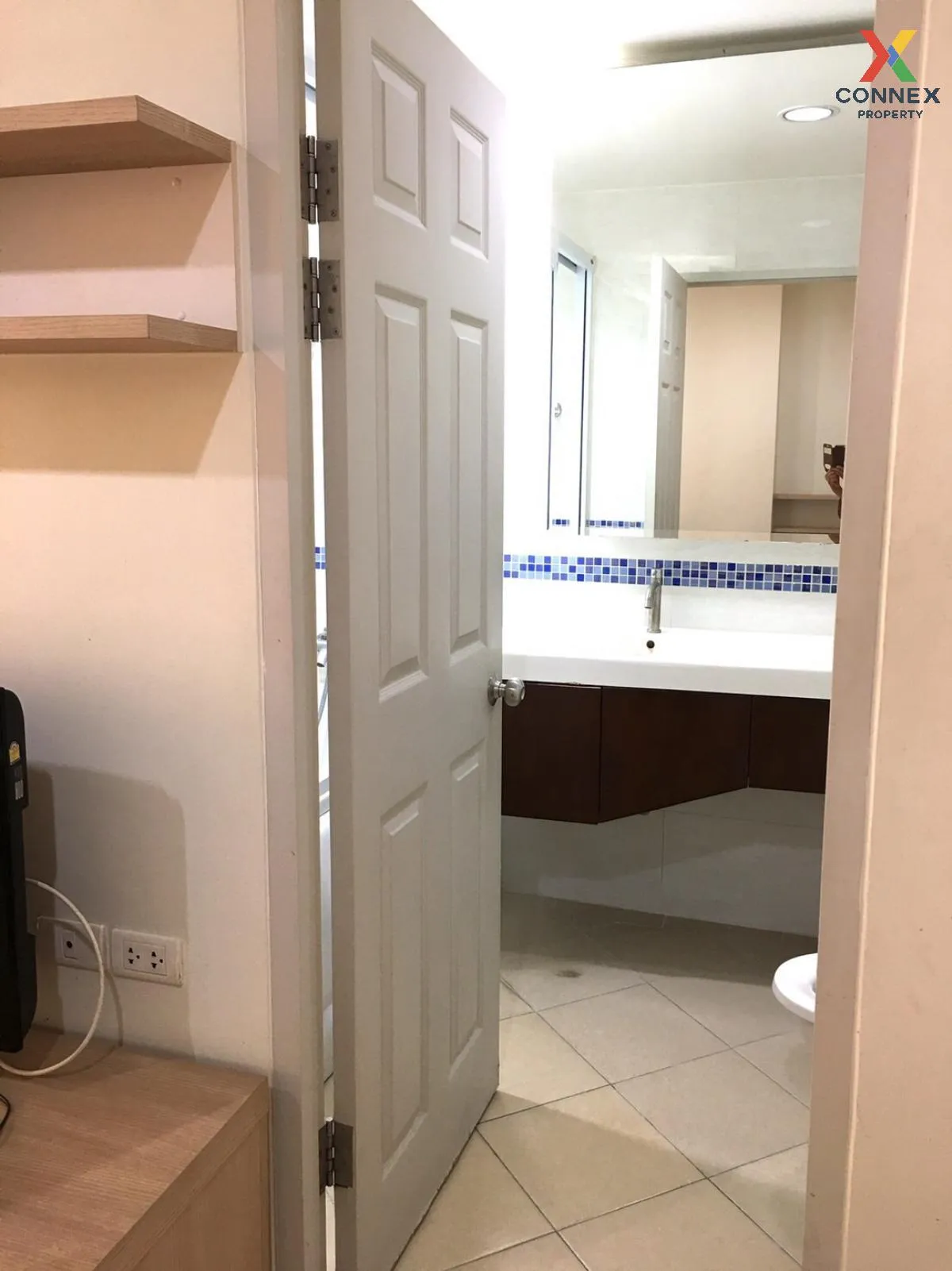 FOR RENT condo , Life @ Ratchada - Suthisan , MRT-Sutthisan , Sam