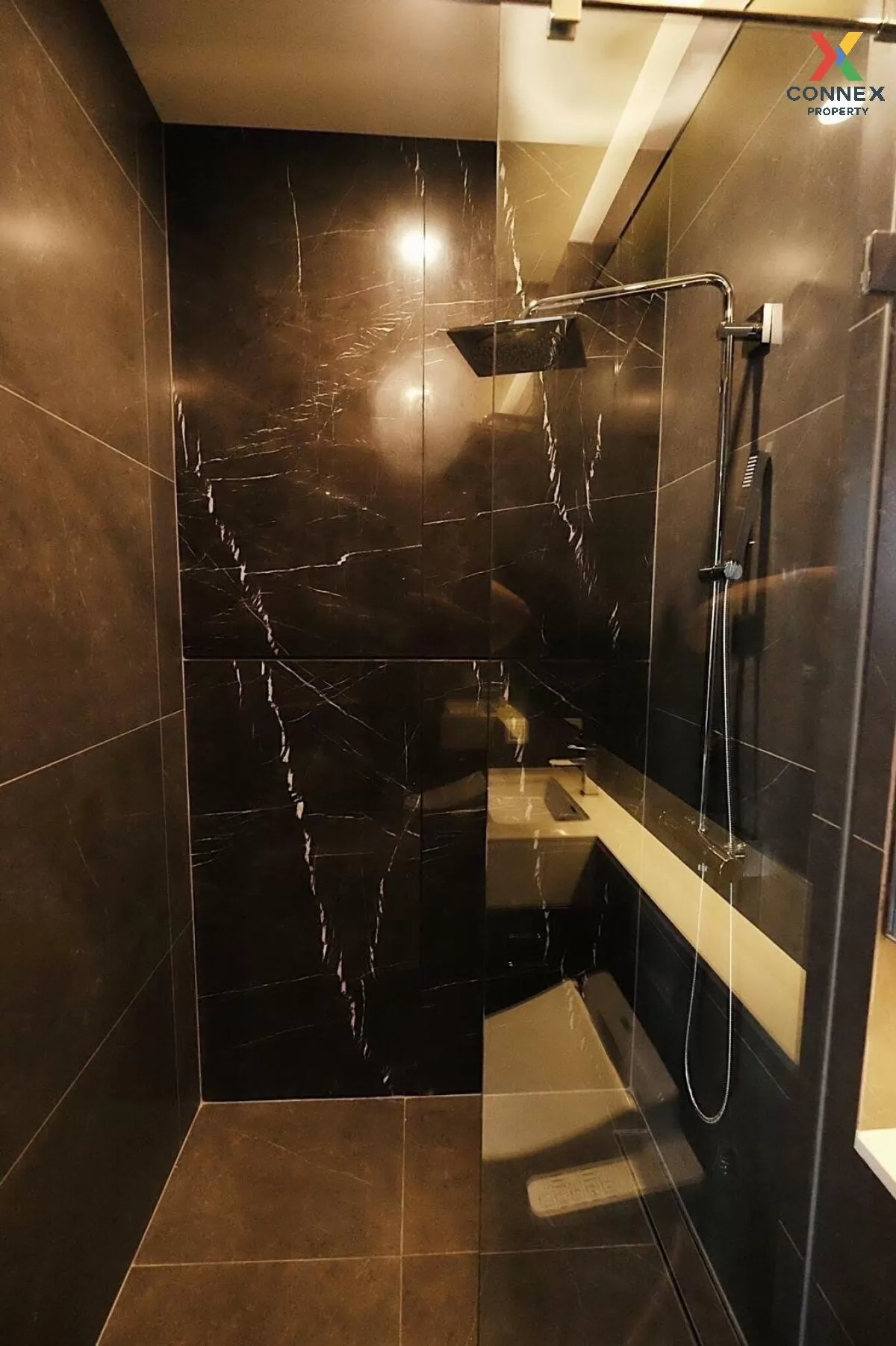 FOR RENT condo , The Esse at Singha Complex , MRT-Phetchaburi , B