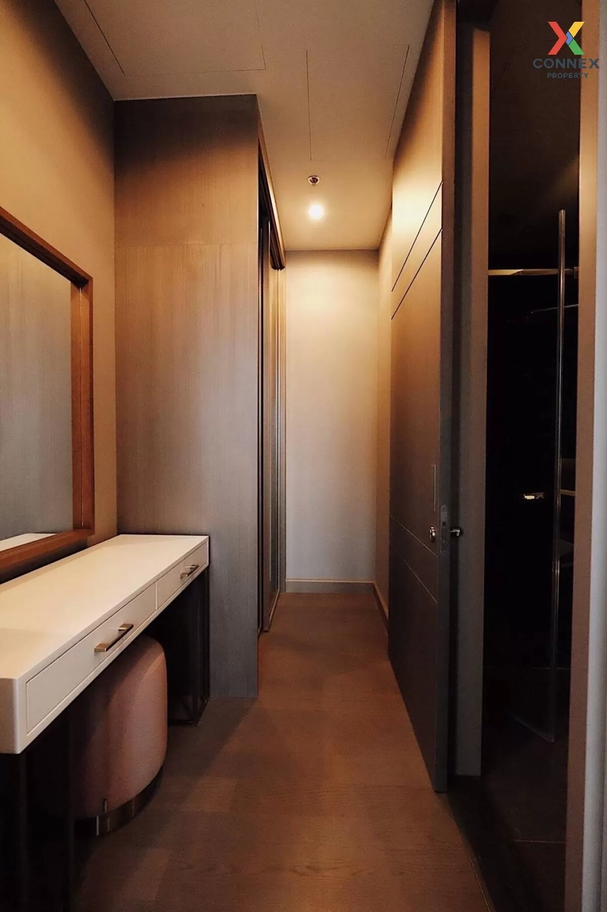 FOR RENT condo , The Esse at Singha Complex , MRT-Phetchaburi , B