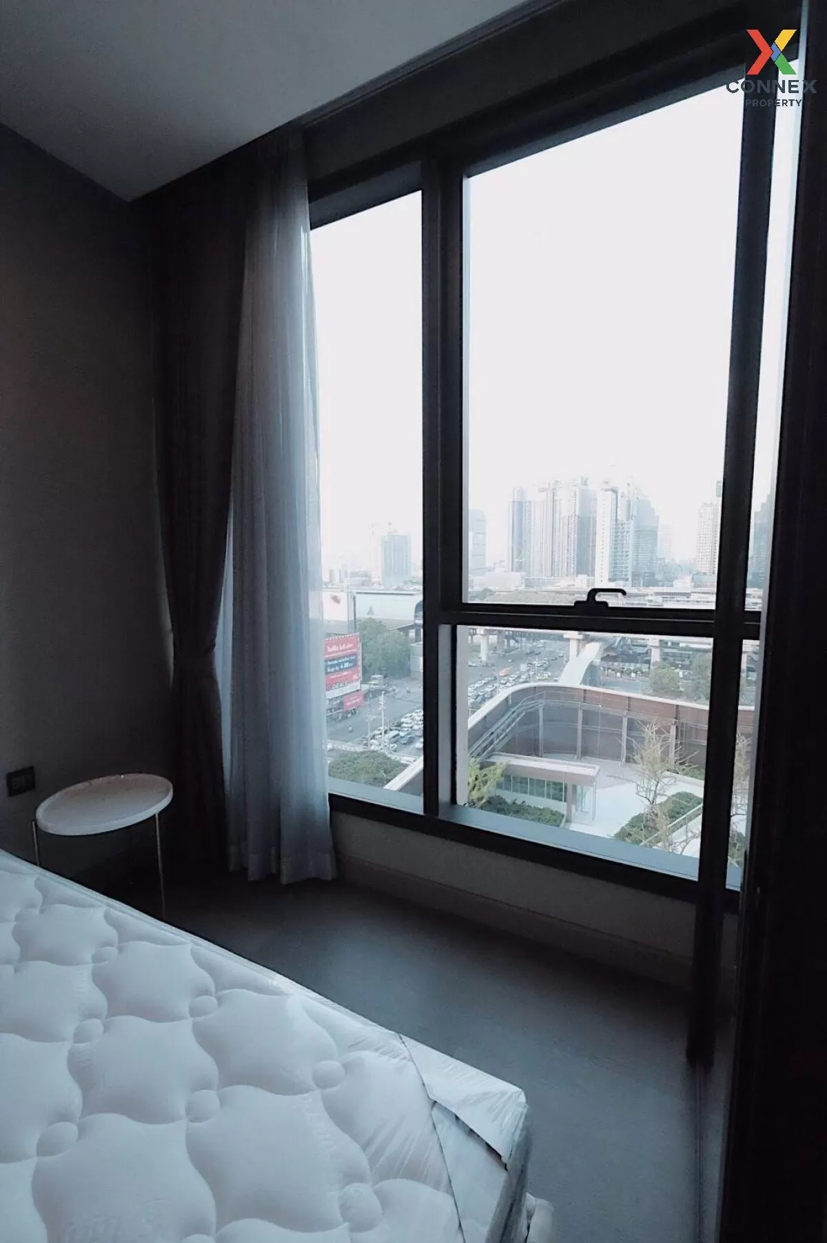FOR RENT condo , The Esse at Singha Complex , MRT-Phetchaburi , B