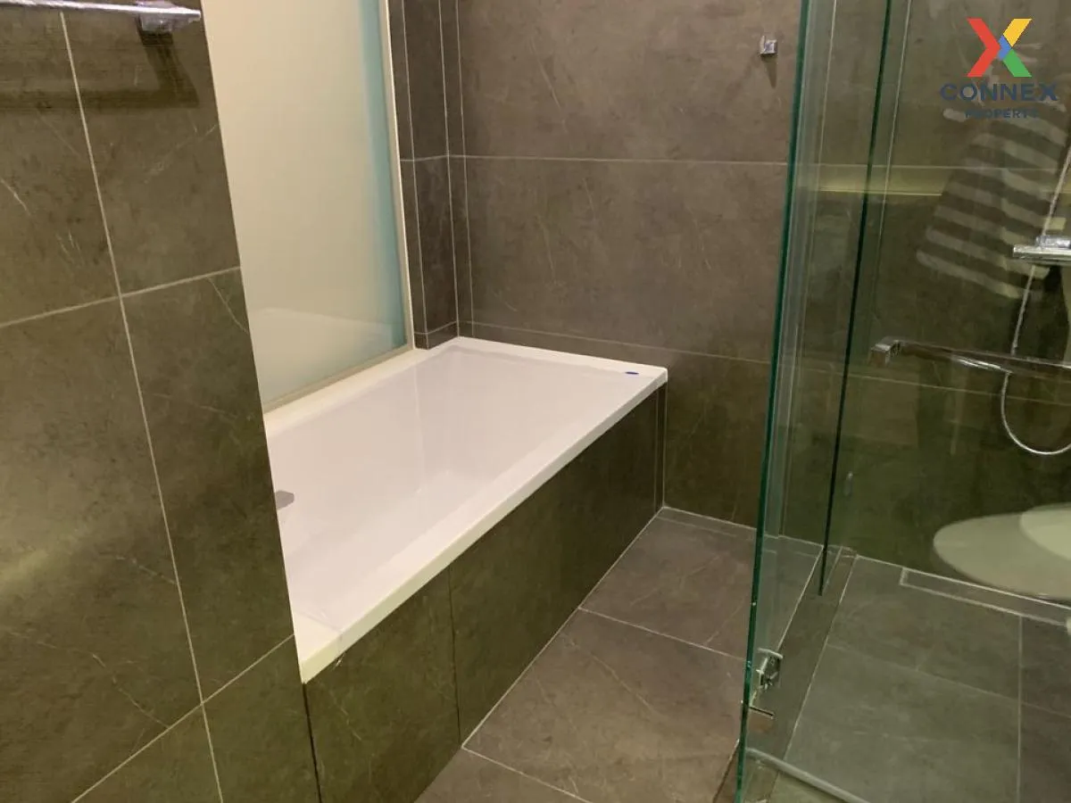 FOR RENT condo , The Esse at Singha Complex , high floor , MRT-Ph