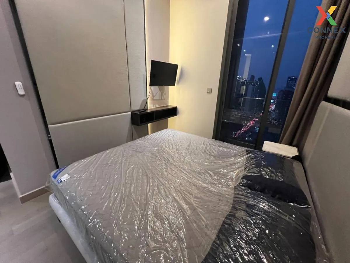 FOR RENT condo , The Esse at Singha Complex , high floor , MRT-Ph