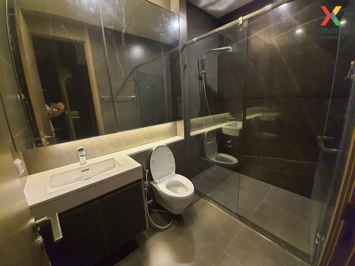 FOR RENT condo , The Esse at Singha Complex , high floor , MRT-Ph