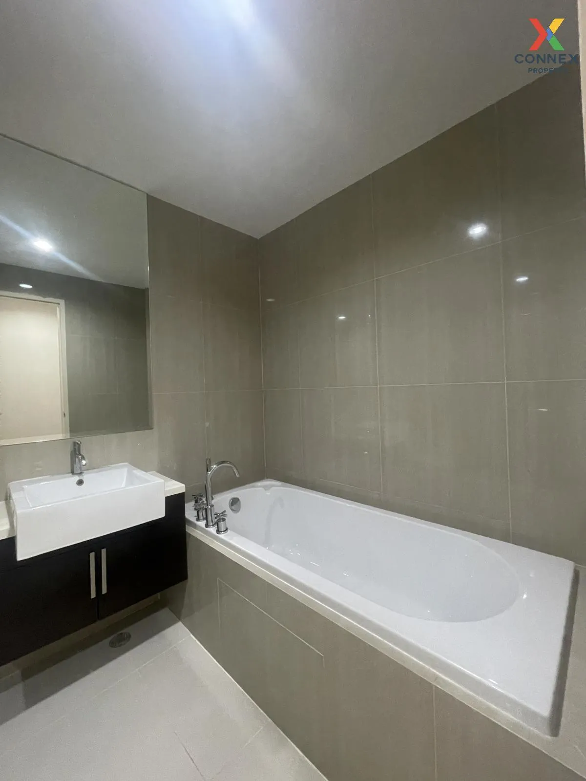 FOR RENT condo , Villa Asoke , MRT-Phetchaburi , Makkasan , Rat T FOR RENT condo , Villa Asoke , MRT-Phetchaburi , Makkasan , Rat T