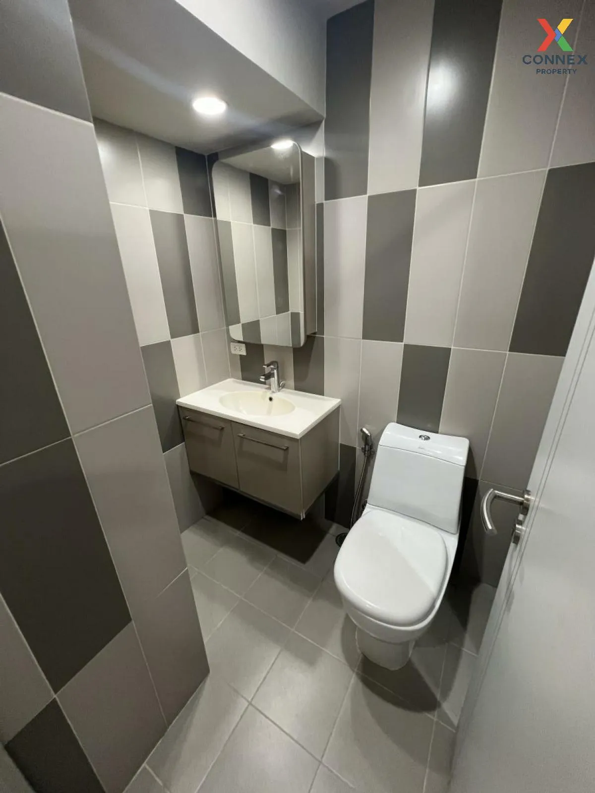 FOR RENT condo , Onyx Phahonyothin , BTS-Saphan Khwai , Sam Sen N