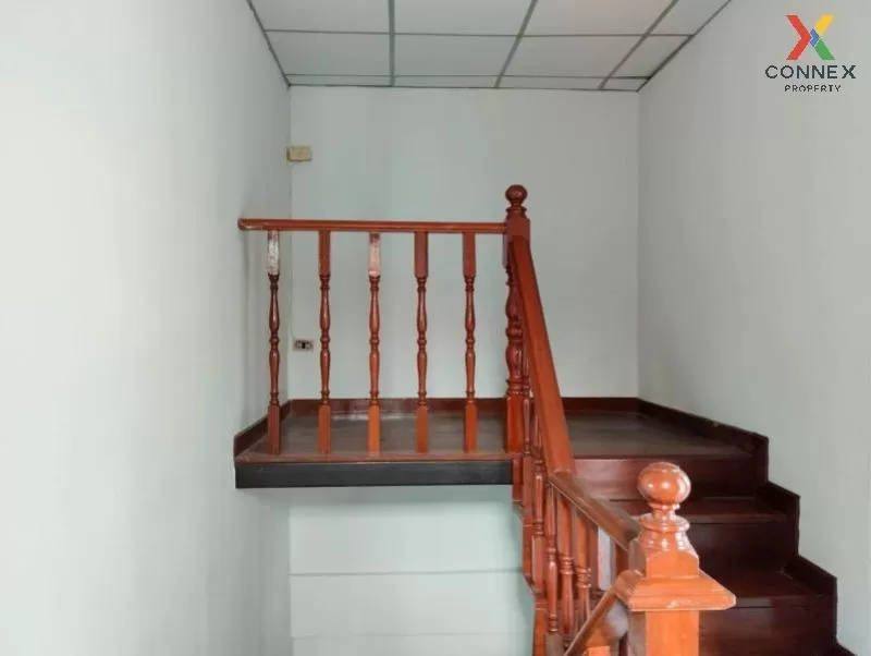 Townhouse for sale Yu Charoen Village 3, Khlong 4, Lat Sawai, Lam