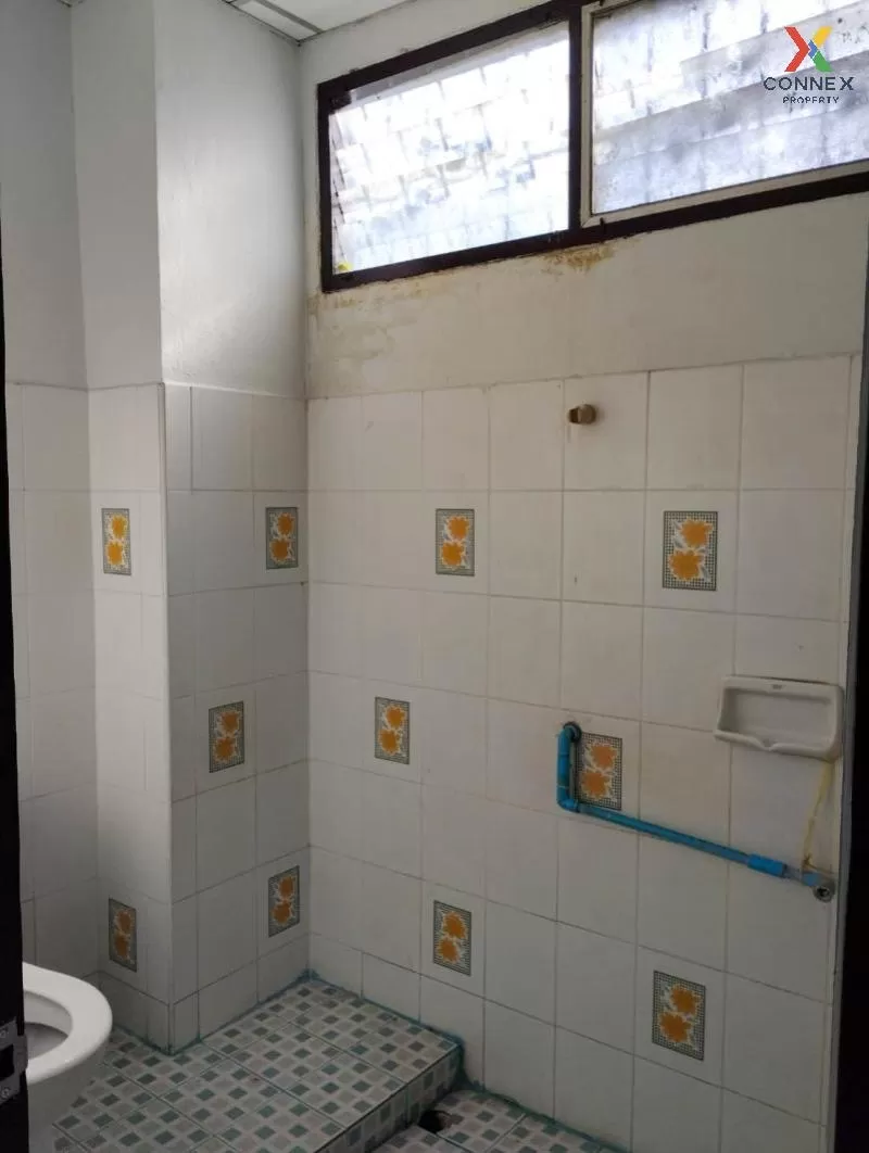 Townhouse for sale Yu Charoen Village 3, Khlong 4, Lat Sawai, Lam