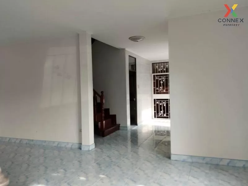 Townhouse for sale Yu Charoen Village 3, Khlong 4, Lat Sawai, Lam 3