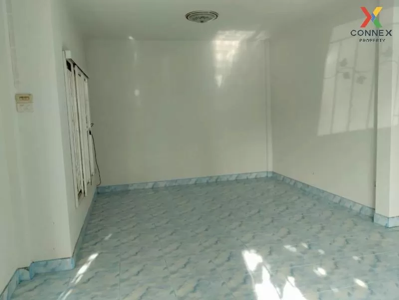 Townhouse for sale Yu Charoen Village 3, Khlong 4, Lat Sawai, Lam 4