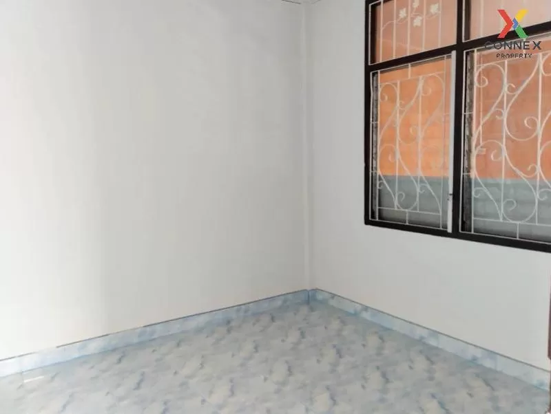 Townhouse for sale Yu Charoen Village 3, Khlong 4, Lat Sawai, Lam