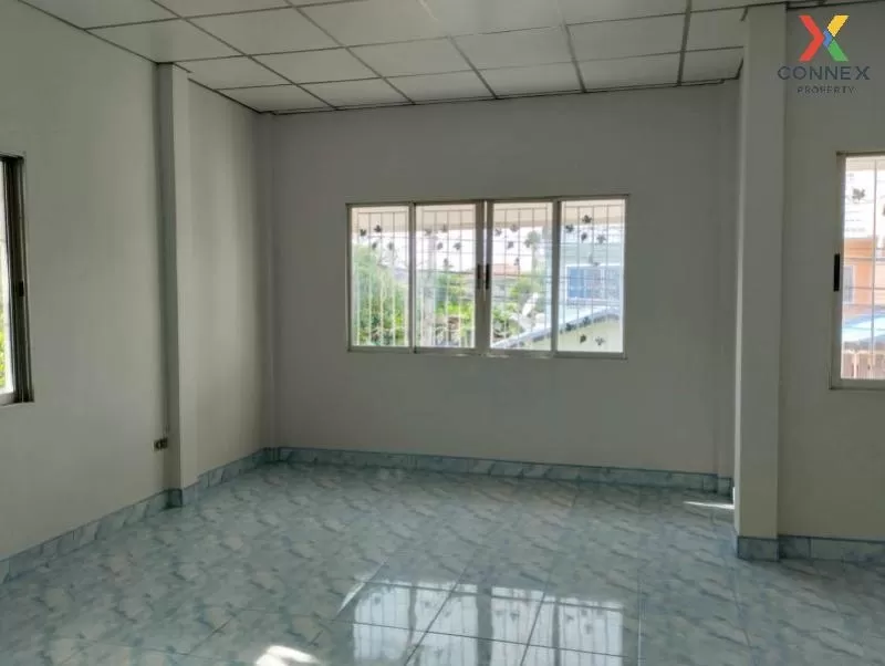 Townhouse for sale Yu Charoen Village 3, Khlong 4, Lat Sawai, Lam