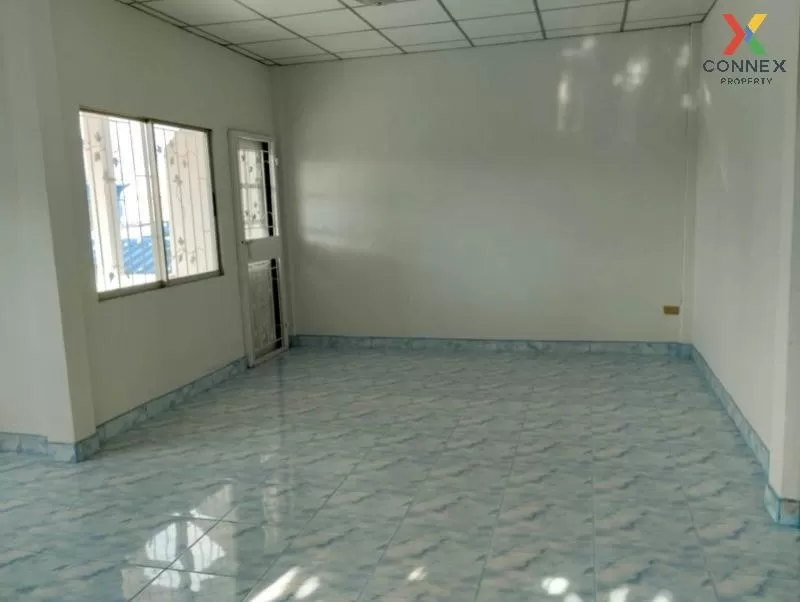 Townhouse for sale Yu Charoen Village 3, Khlong 4, Lat Sawai, Lam