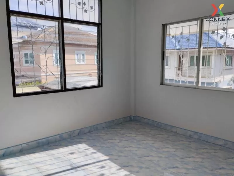 Townhouse for sale Yu Charoen Village 3, Khlong 4, Lat Sawai, Lam