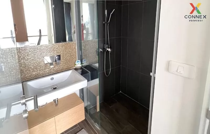 FOR RENT condo , The Lofts Ekkamai , nice view , high floor , BTS