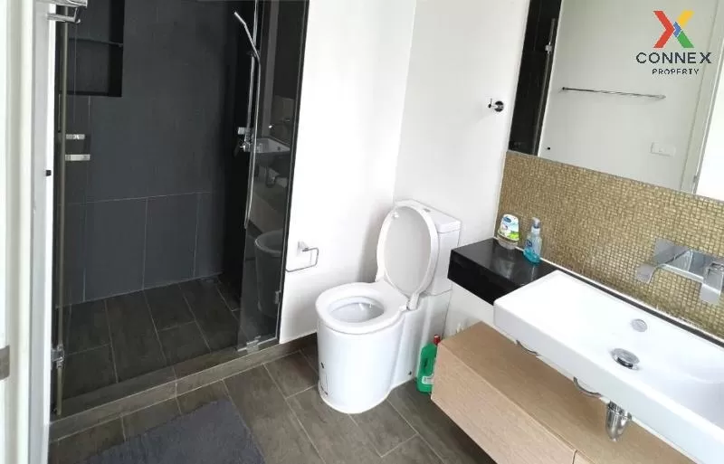 FOR RENT condo , The Lofts Ekkamai , nice view , high floor , BTS