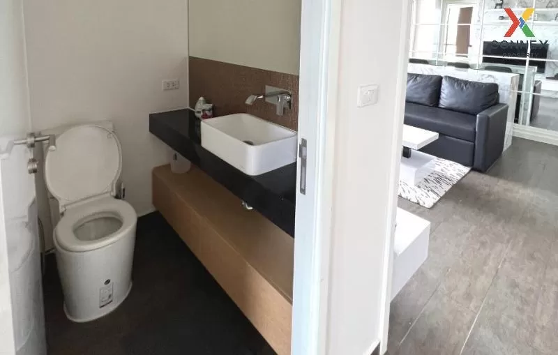 FOR RENT condo , The Lofts Ekkamai , nice view , high floor , BTS