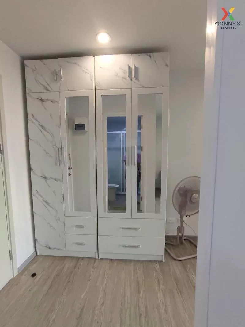 FOR SALE condo , Reach Phahon Yothin 52 , nice view , high floor 