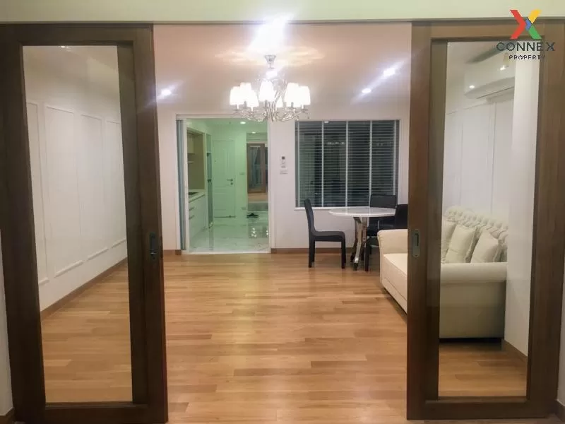 FOR RENT condo , State Tower , BTS-Saphan Taksin , Silom , Bang R 4