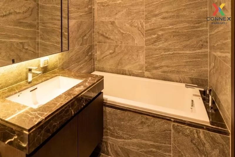 FOR RENT condo , The Esse Sukhumvit 36 , high floor , BTS-Thong L