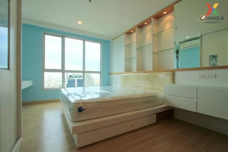 FOR RENT condo , Life @ Sathorn 10 , nice view , high floor , BTS