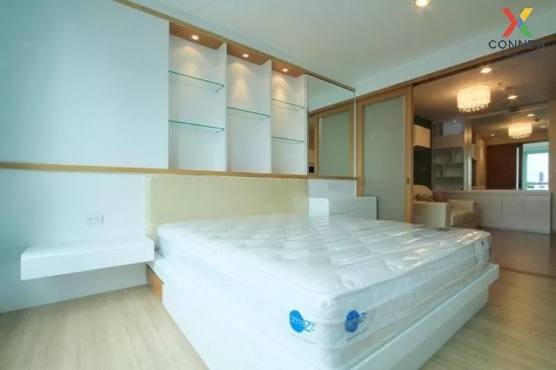 FOR RENT condo , Life @ Sathorn 10 , nice view , high floor , BTS