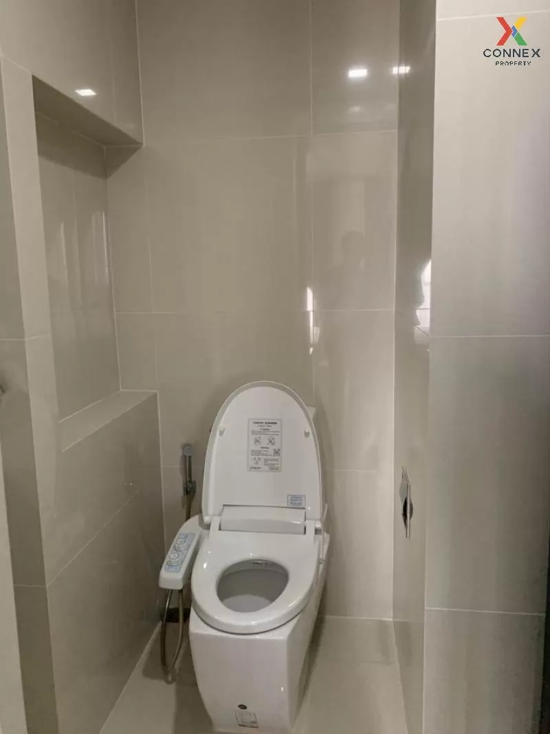 FOR RENT condo , RHYTHM Sukhumvit 44/1 , nice view , high floor ,