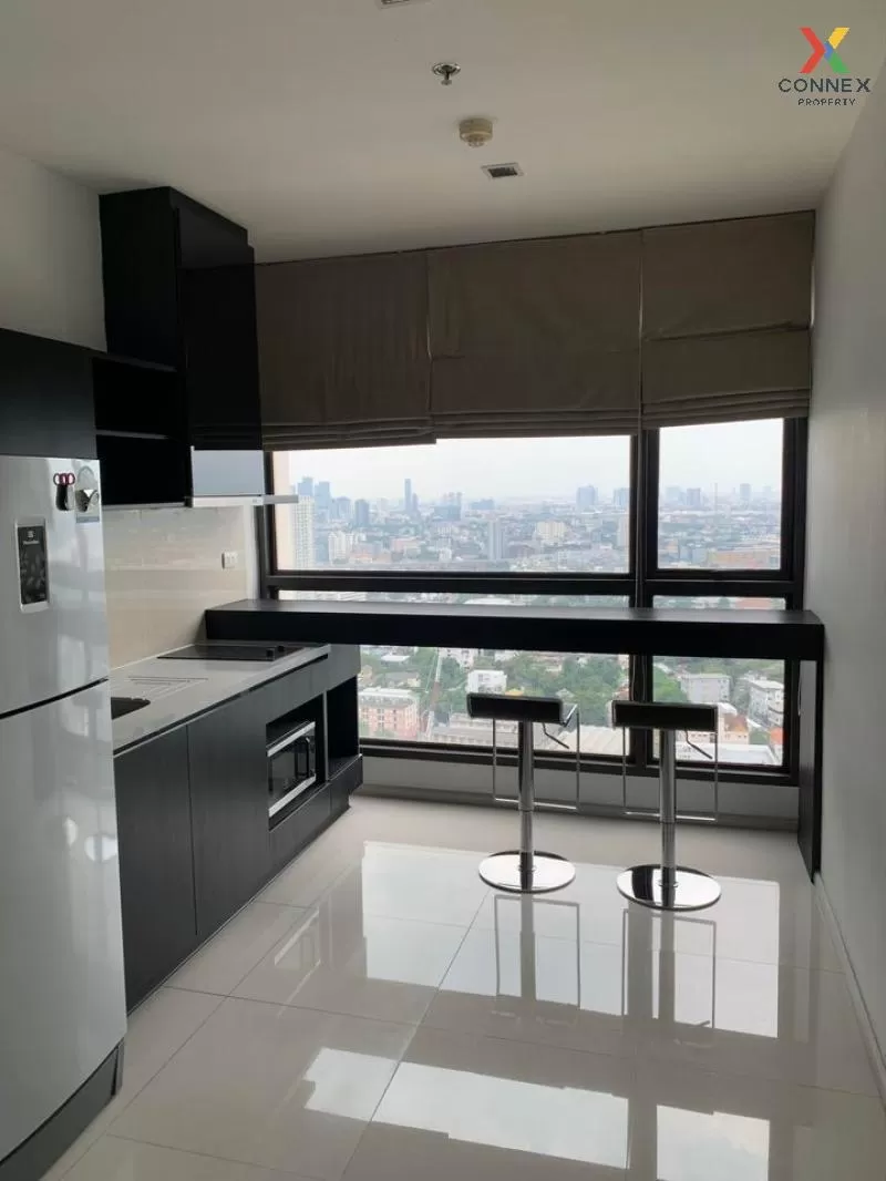 FOR RENT condo , RHYTHM Sukhumvit 44/1 , nice view , high floor , 3
