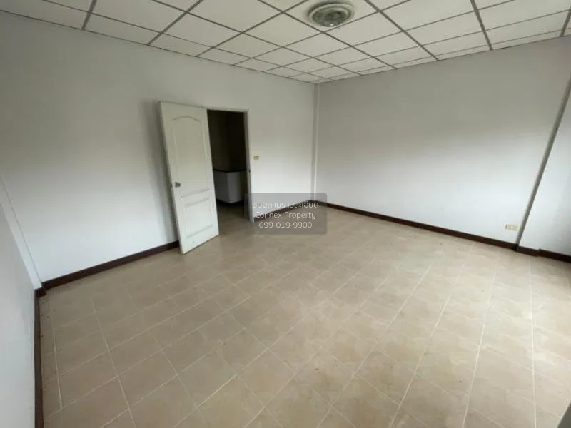 ขาย ทาวน์เฮ้าส์ 2 ชั้น หมู่บ้านแพรมาพร อยู่ติดถนนเมน ลำลูกกาคลอง7