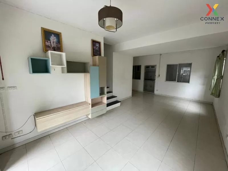 Townhouse for sale, corner room, Pruksa village 63/1, next to Tiw 2
