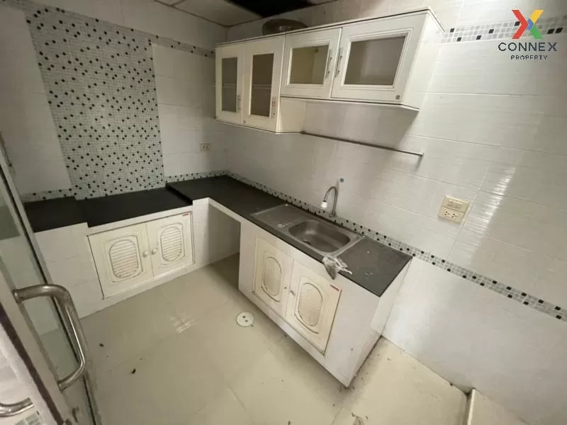 Townhouse for sale, corner room, Pruksa village 63/1, next to Tiw