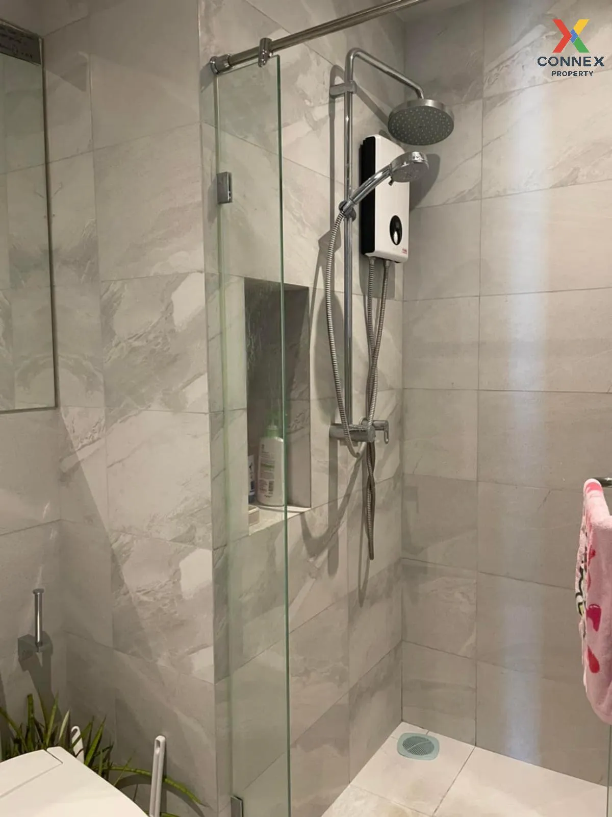 FOR RENT condo , RHYTHM Ekkamai , nice view , high floor , BTS-Ek