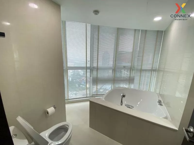 FOR RENT condo , Sky Walk Residences , high floor , BTS-Phra Khan