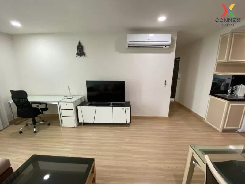 FOR RENT condo , Sky Walk Residences , high floor , BTS-Phra Khan 3