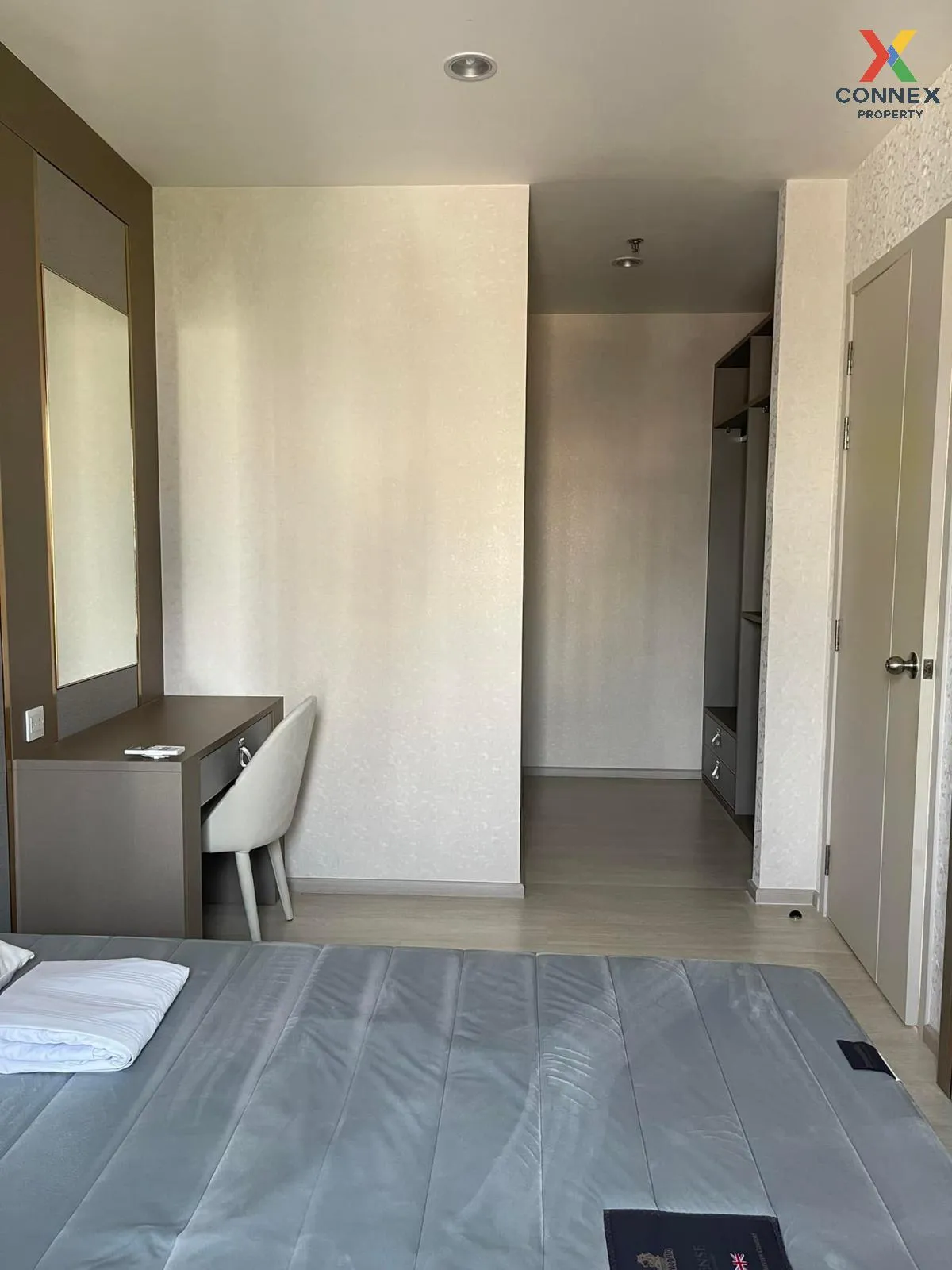 FOR SALE condo , Life Asoke , wide frontage , MRT-Phetchaburi , B