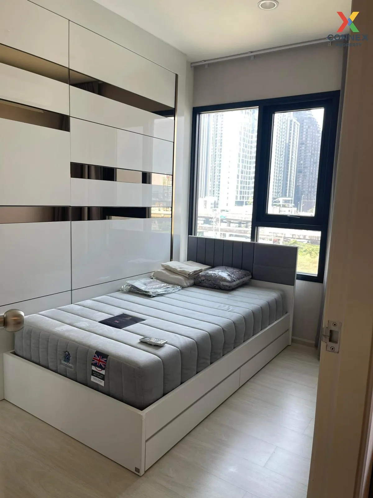 FOR SALE condo , Life Asoke , wide frontage , MRT-Phetchaburi , B