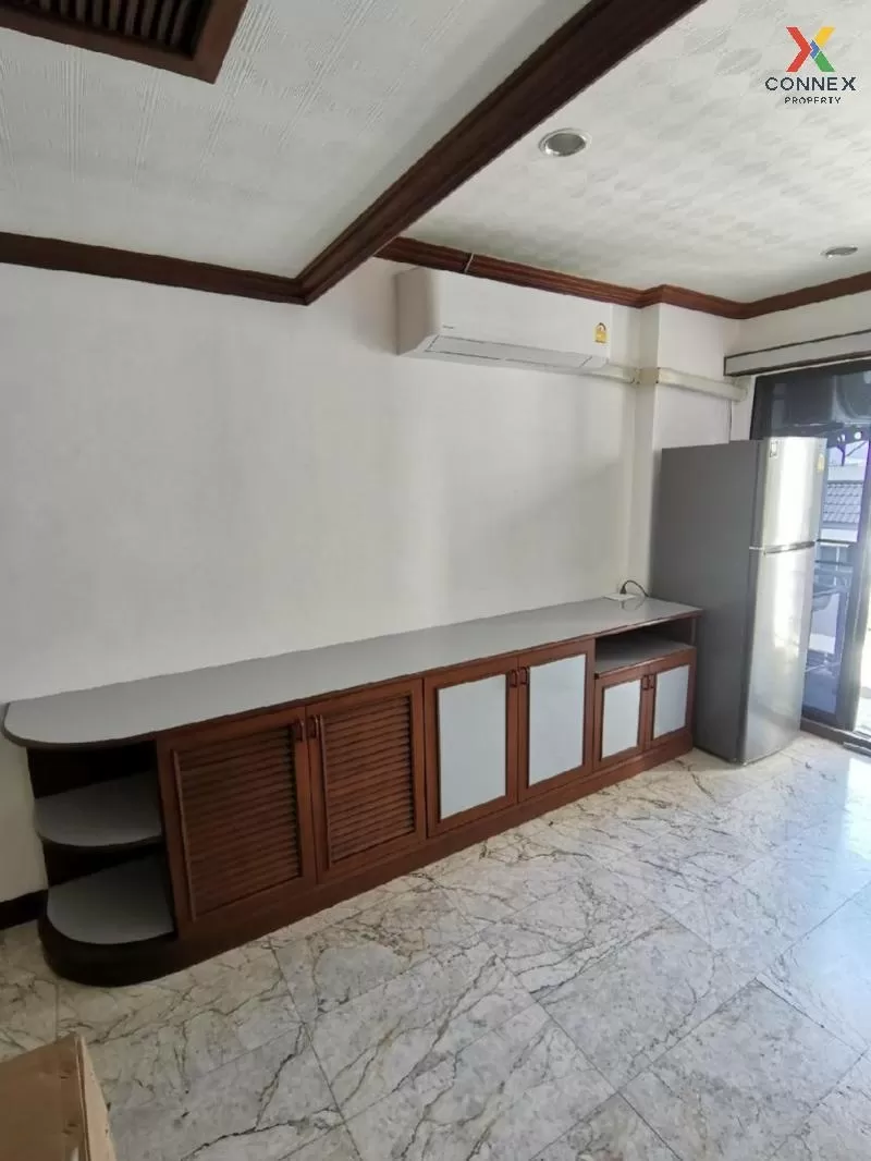 FOR RENT condo , Ratchavipha Place , BTS-Phahon Yothin 24 , Lat Y 2