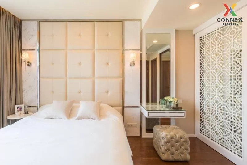 FOR SALE condo , Menam Residences , high floor , BTS-Saphan Taksi