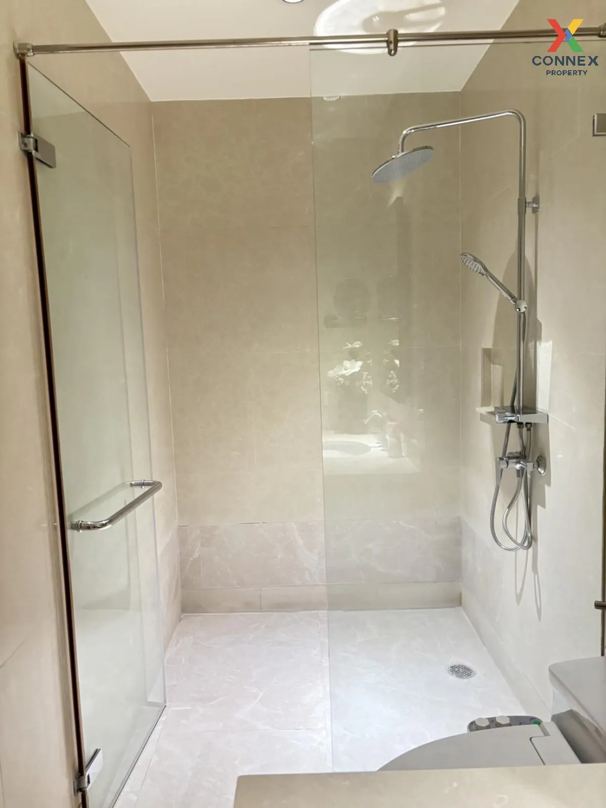 เช่าคอนโด  ดิ เอ็มโพริโอ เพลส BTS-พร้อมพงษ์ คลองเตย เขต คลองเตย ก