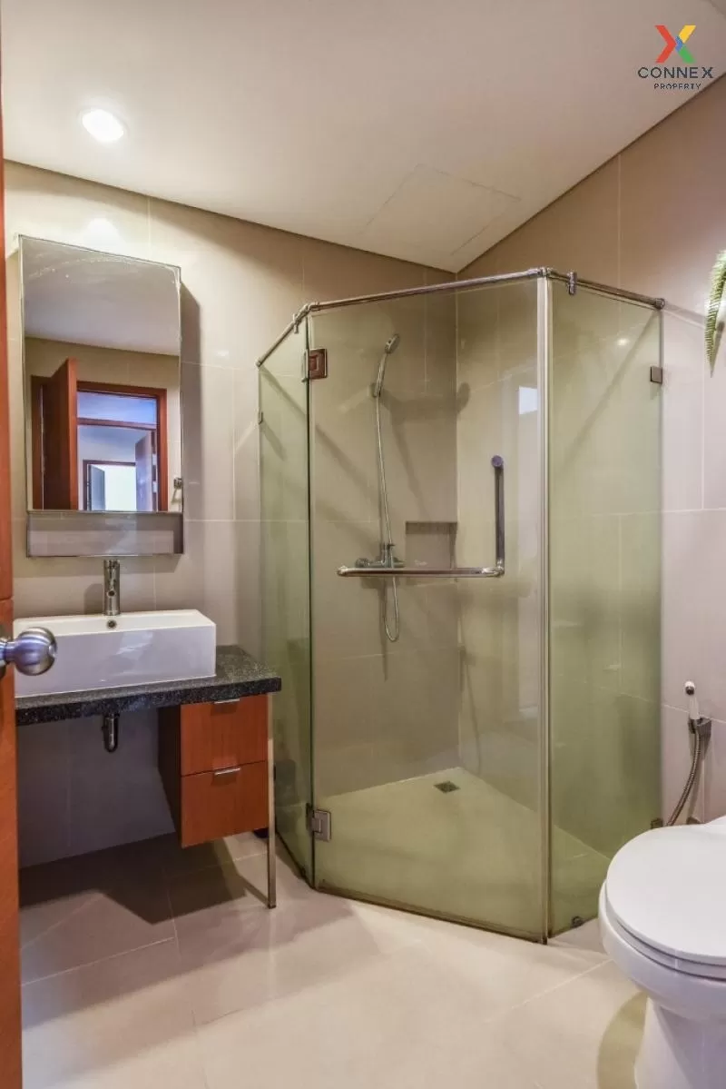 FOR RENT condo , Villa Sathorn , high floor , BTS-Krung Thon Buri