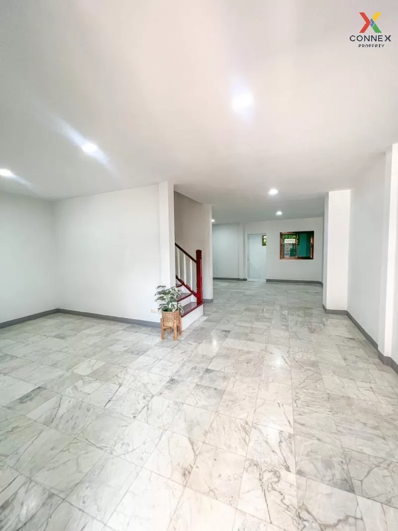 FOR SALE townhome , Piyawararom Klong 4 , Bueng Yitho , Thanyabur 3