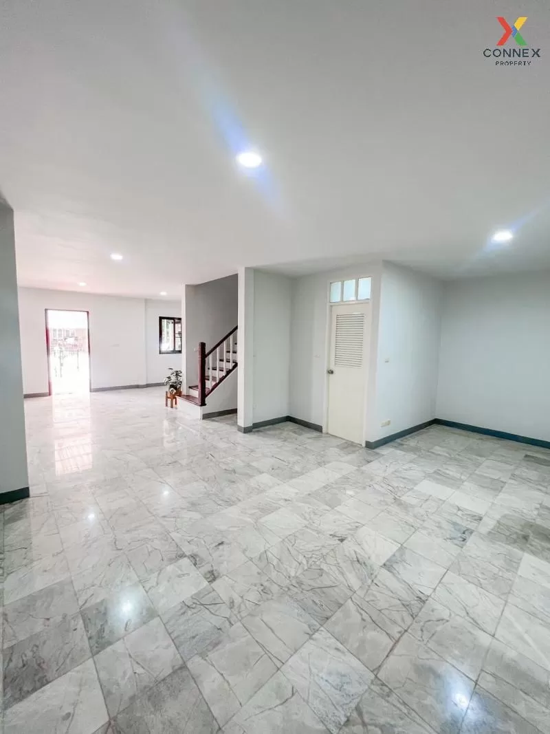 FOR SALE townhome , Piyawararom Klong 4 , Bueng Yitho , Thanyabur 4