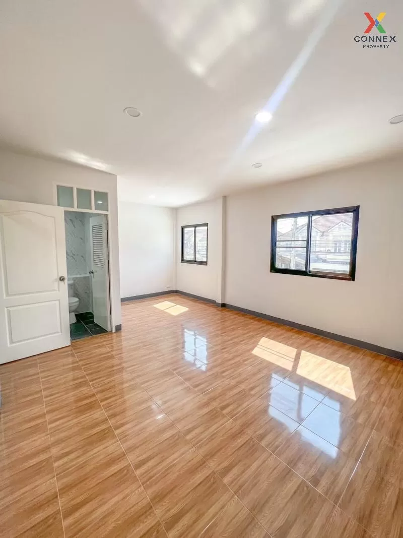 FOR SALE townhome , Piyawararom Klong 4 , Bueng Yitho , Thanyabur