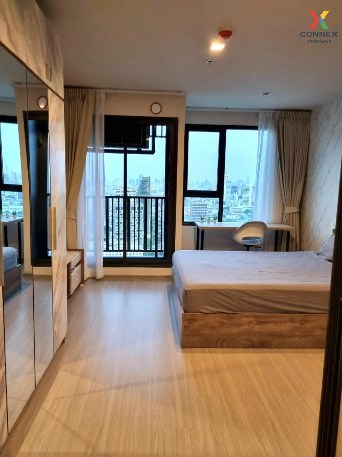 FOR RENT condo , Life Ladprao , high floor , BTS-Ha Yaek Lat Phra 2