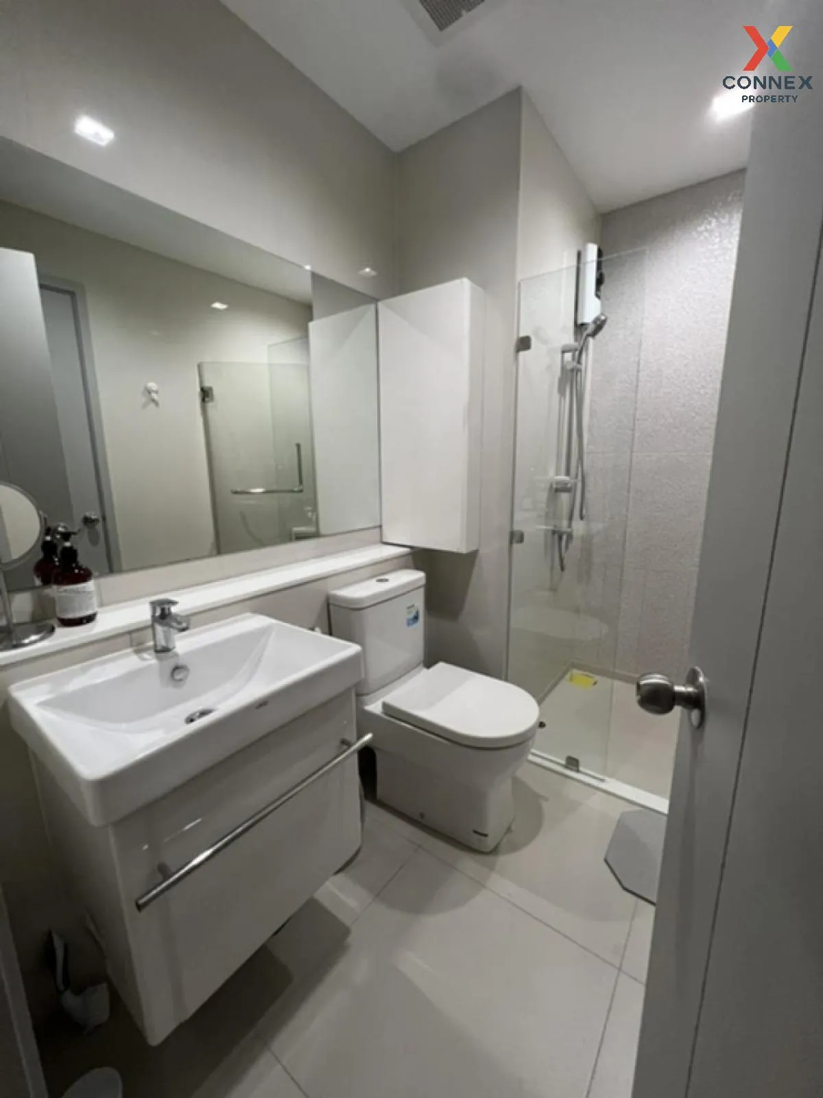 FOR RENT condo , Life Sukhumvit 62 , corner unit , BTS-Bang Chak 