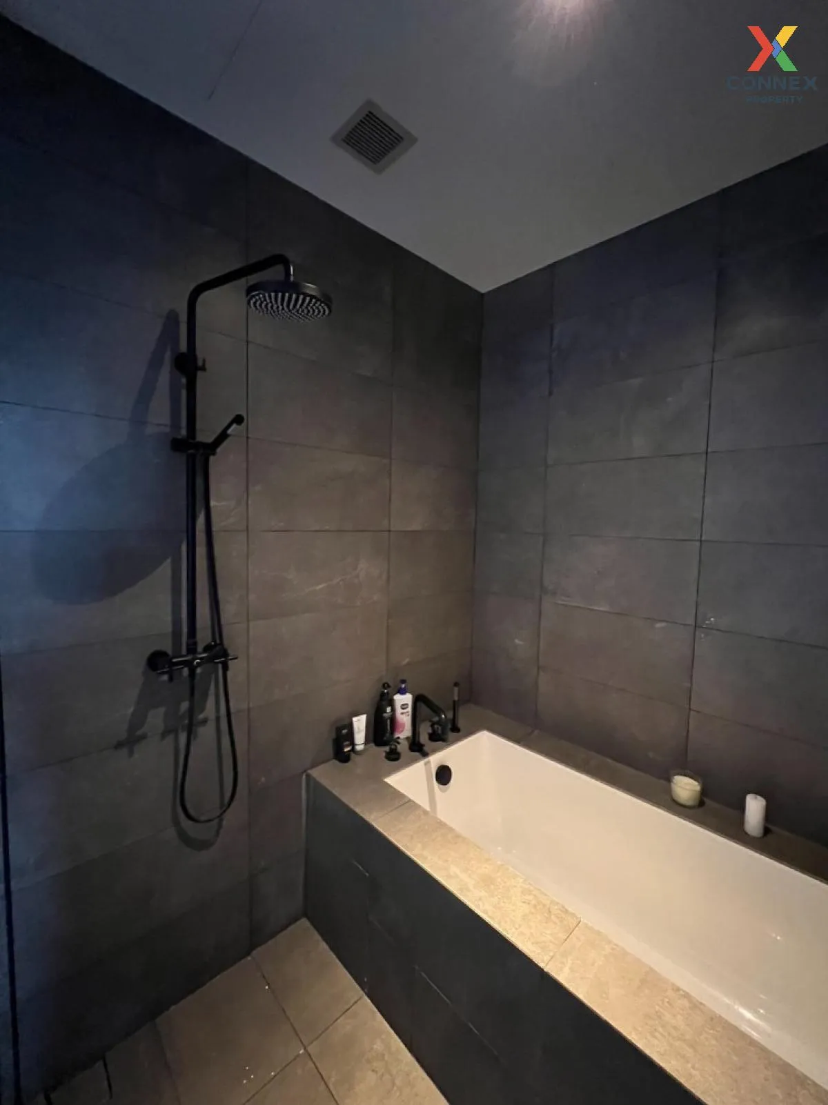 เช่าคอนโด  เดอะ ลอฟท์ อโศก MRT-เพชรบุรี คลองเตยเหนือ เขต วัฒนา กร