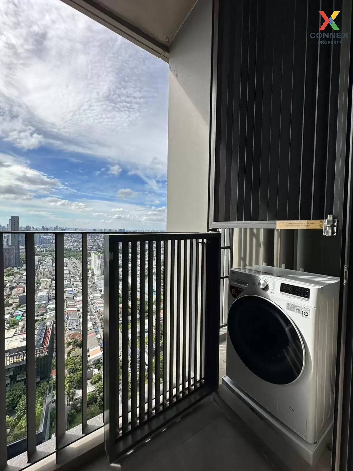 FOR RENT Condo , Whizdom Essence , high floor , BTS-Punnawithi , 