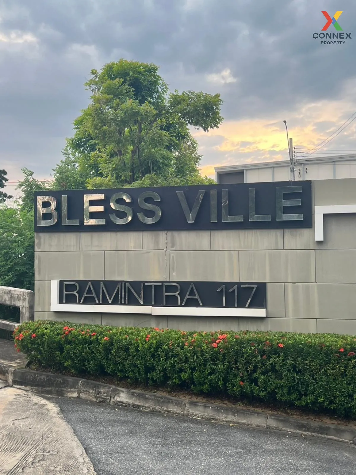 FOR SALE Townhouse/Townhome  , Bless Ville Ramintra 117 , MRT-Ban