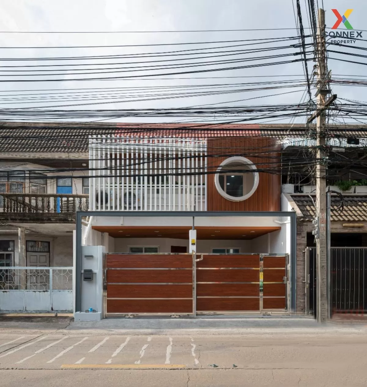 ขายทาวน์โฮมรีโนเวทใหม 2 ชั้น ใกล้ MRT ( ซอย รัชดา 18 ) สามเสนนอก  1