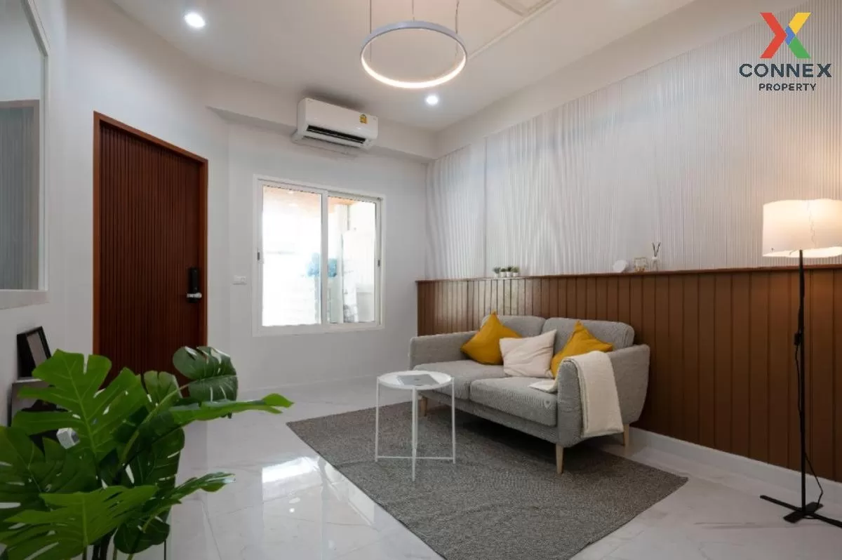 ขายทาวน์โฮมรีโนเวทใหม 2 ชั้น ใกล้ MRT ( ซอย รัชดา 18 ) สามเสนนอก  3